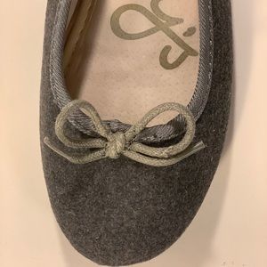 Gray flats Ballerin shoes, size 8. memory foam.Nib